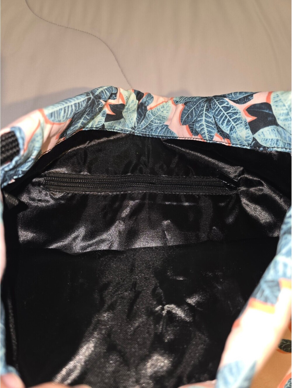 Hawaiian Print Drawstring Backpack - Excellent Condition - Picture 3 of 6